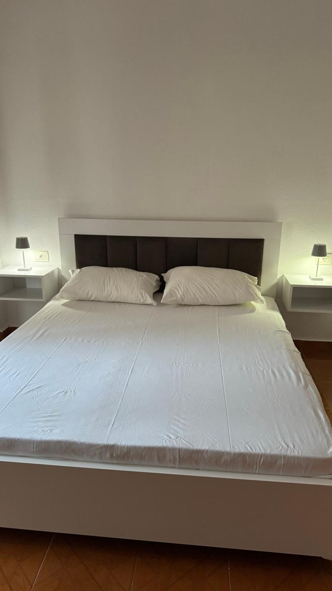 Peci Apartments Gjirokastër Eksteriør bilde